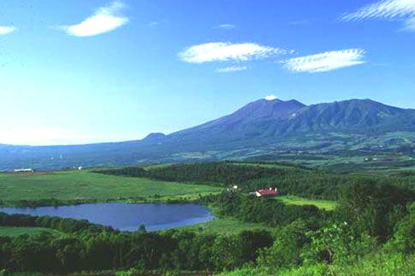 バラギ湖から浅間山を望む