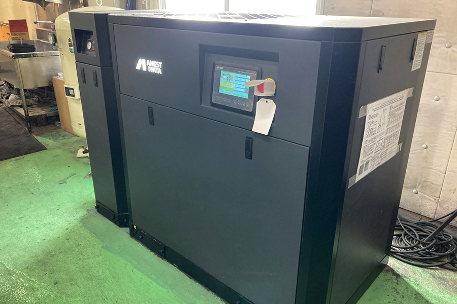 ご導入いただいた、オイル式スクリューコンプレッサー（22kW）
